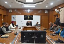 बारिश से बंद रास्तों पर प्रशासन सख्त, उपायुक्त ने दिए तुरंत समाधान के निर्देश